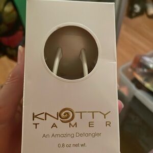 KNOTTY TAMER IT DETANGLES YOUR HAIR ITS A UNIQUE TOOL TO REMOVES TANGLES